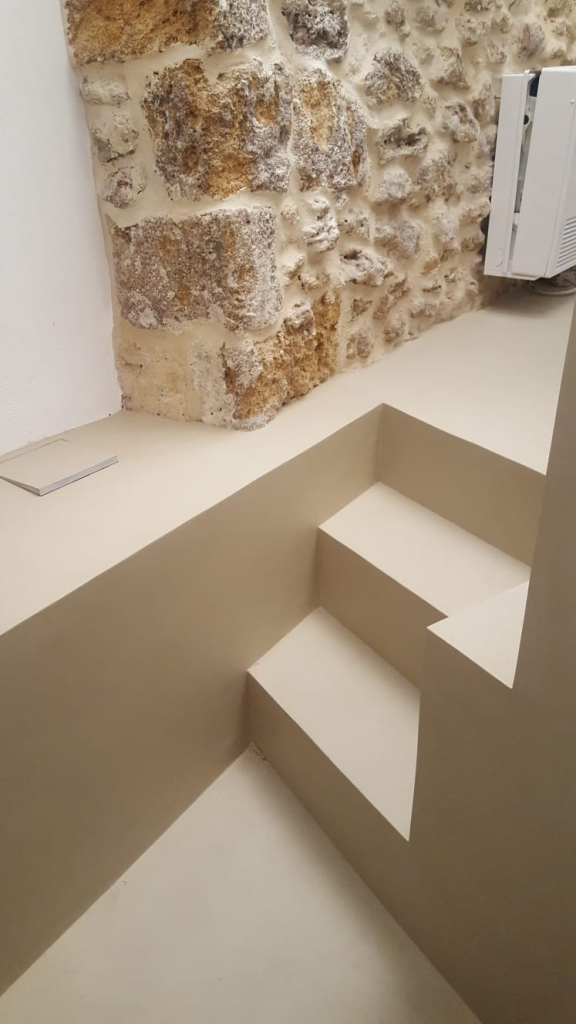 podea / SPALATO bucatarie / Scari