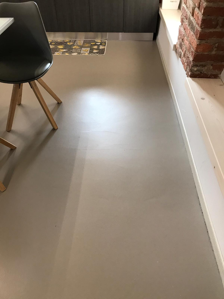 SPATOLATO / Pavimento