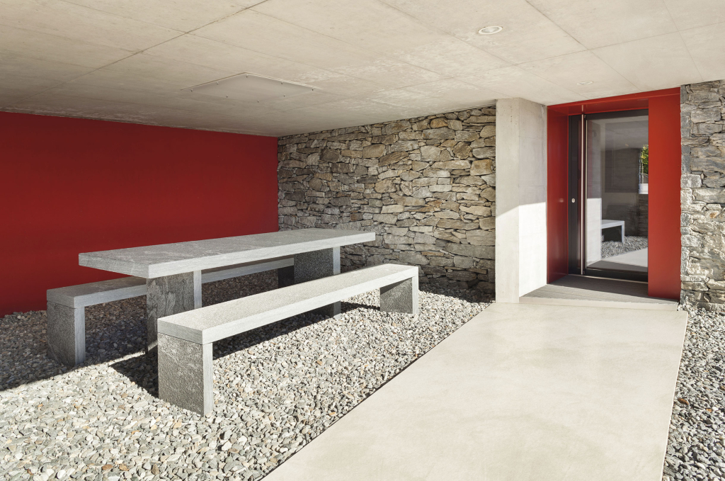 SPATOLATO OUTDOOR / Marciapiede