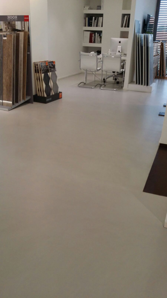 SPATOLATO / Pavimento Ufficio