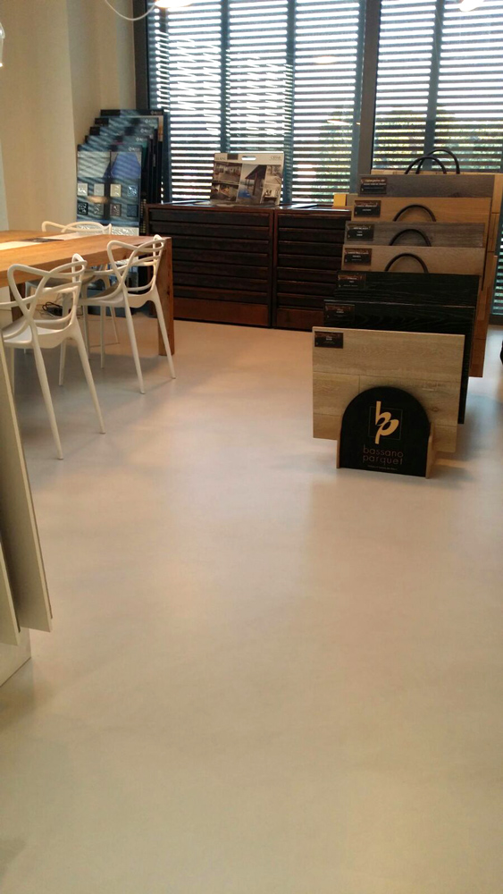 SPATOLATO / Pavimento Ufficio